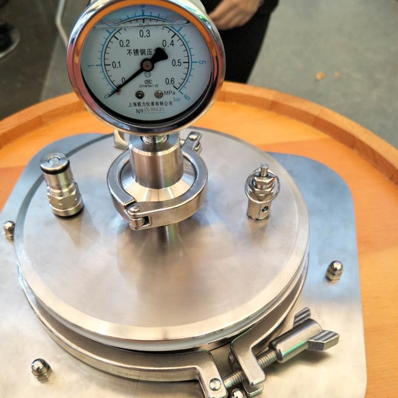 Stainless steel pressure gauge.jpg